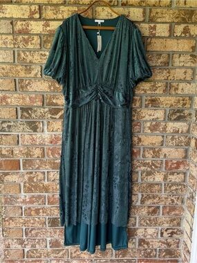 Baltic Born Maxi Dress NWT Women’s Size 2XL Embossed Velvet Emerald Green Mint!